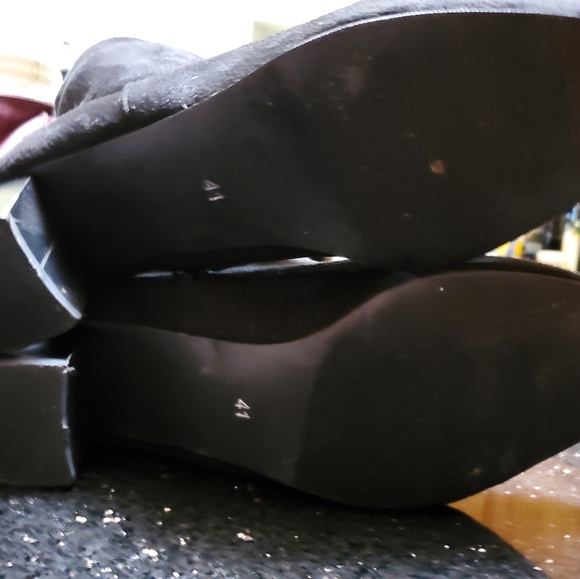 Black booties with western cut design - Picture 4 of 5